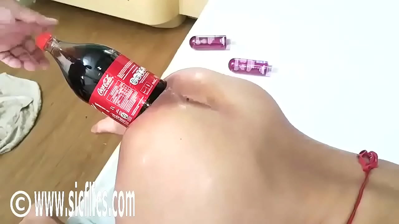 Amateur Latina Butt Fucked With a giant Bottle