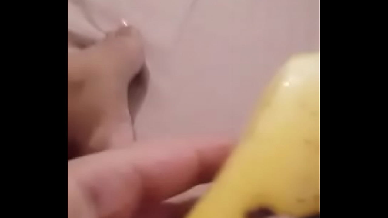 gordinha se acabando com a banana