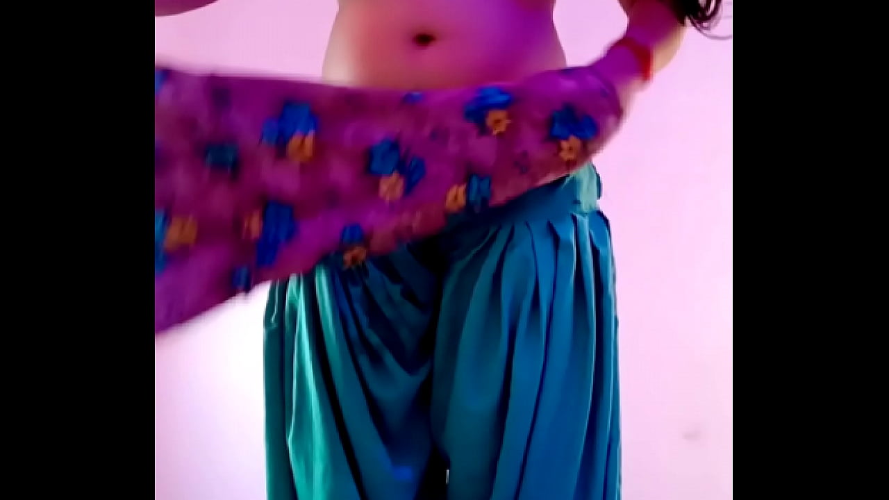 18 year indian girl video leaked while she is showing her sexy body to her boyfriend on video call