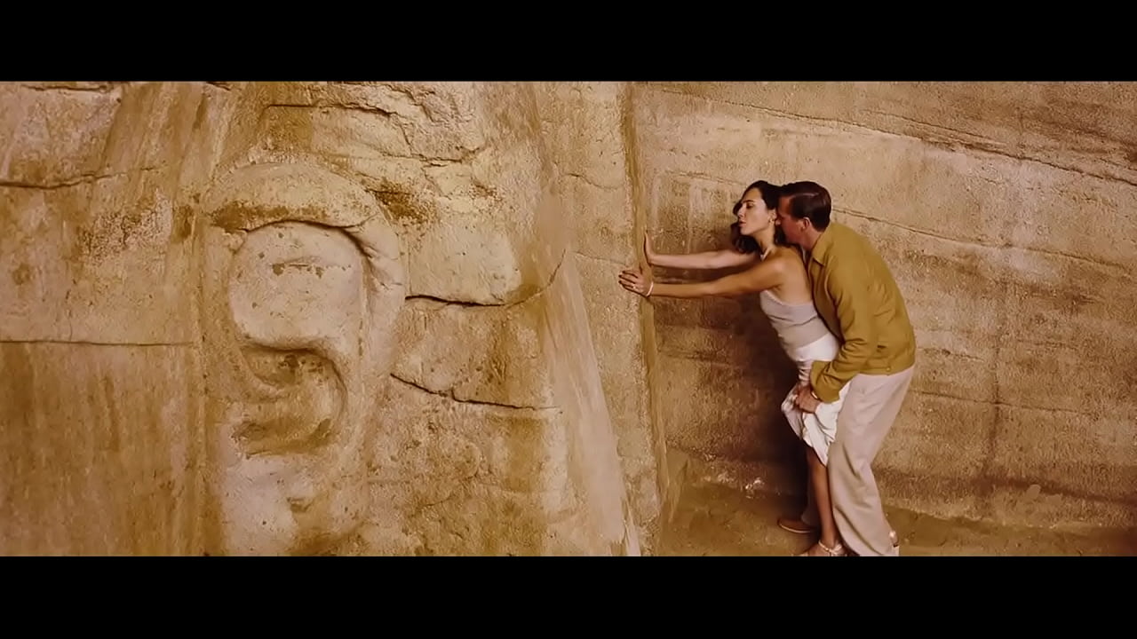 Sexy Scene in D3ath on the Nile Gal Gadot