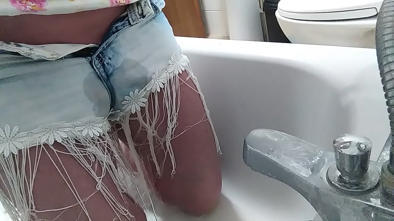 Pissing in the bath