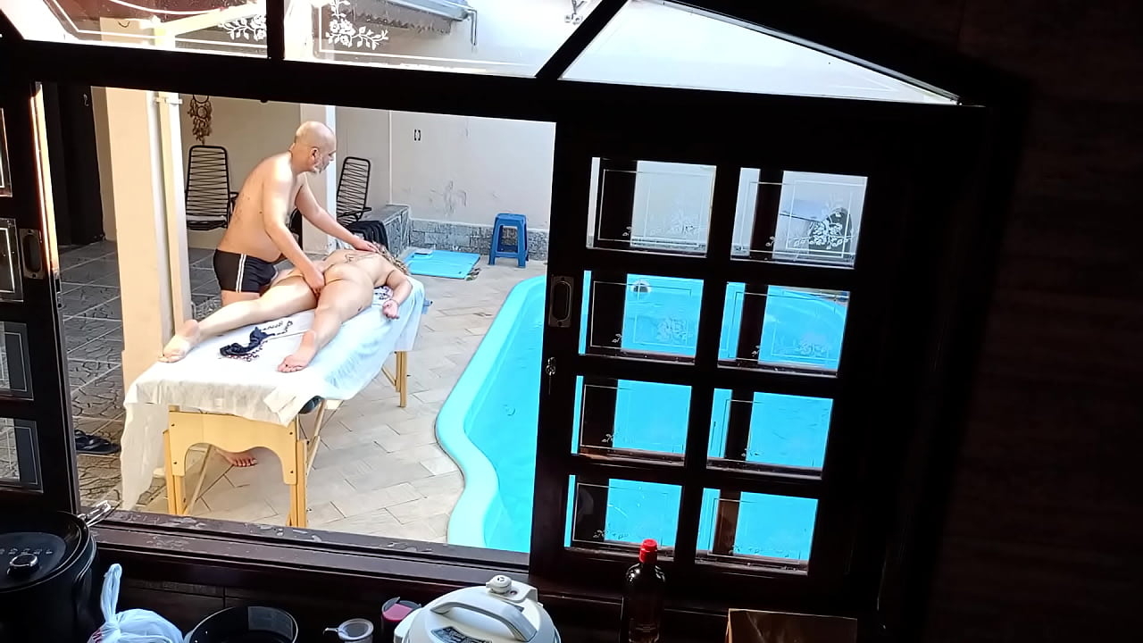 She went to get a massage by the pool and ended up getting a handjob and blowjob