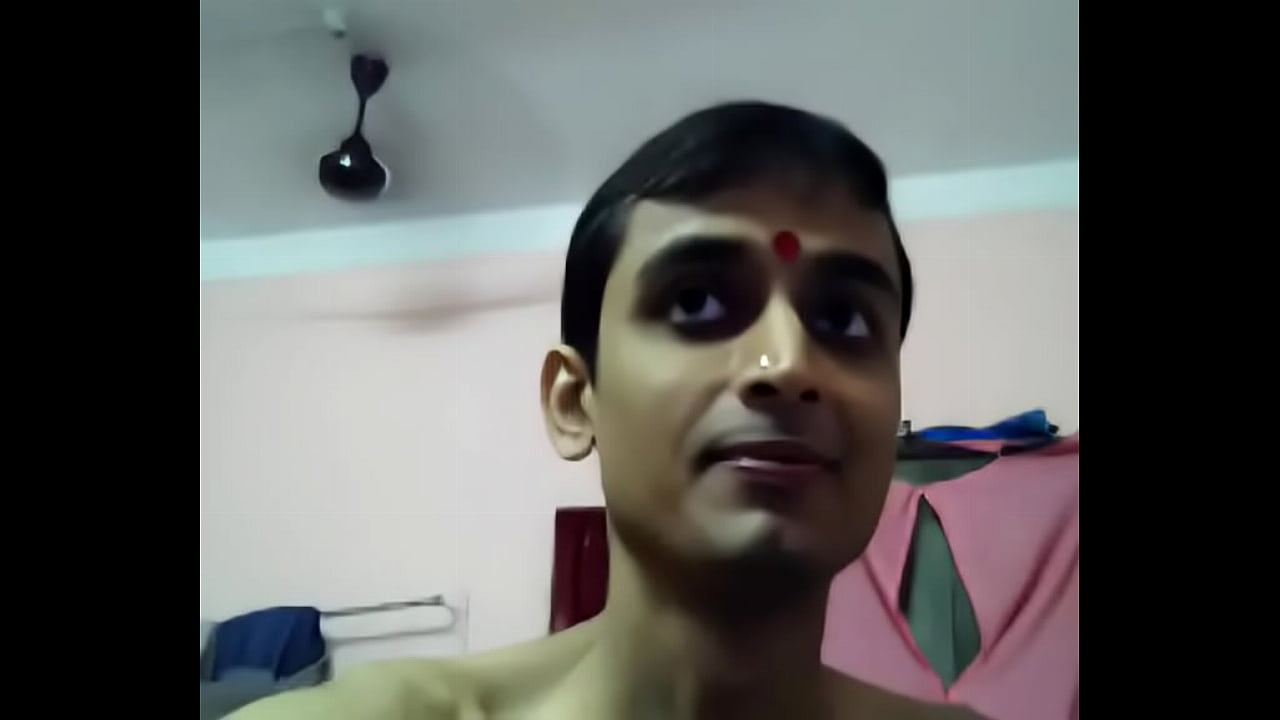 Indian Gay showing off ass