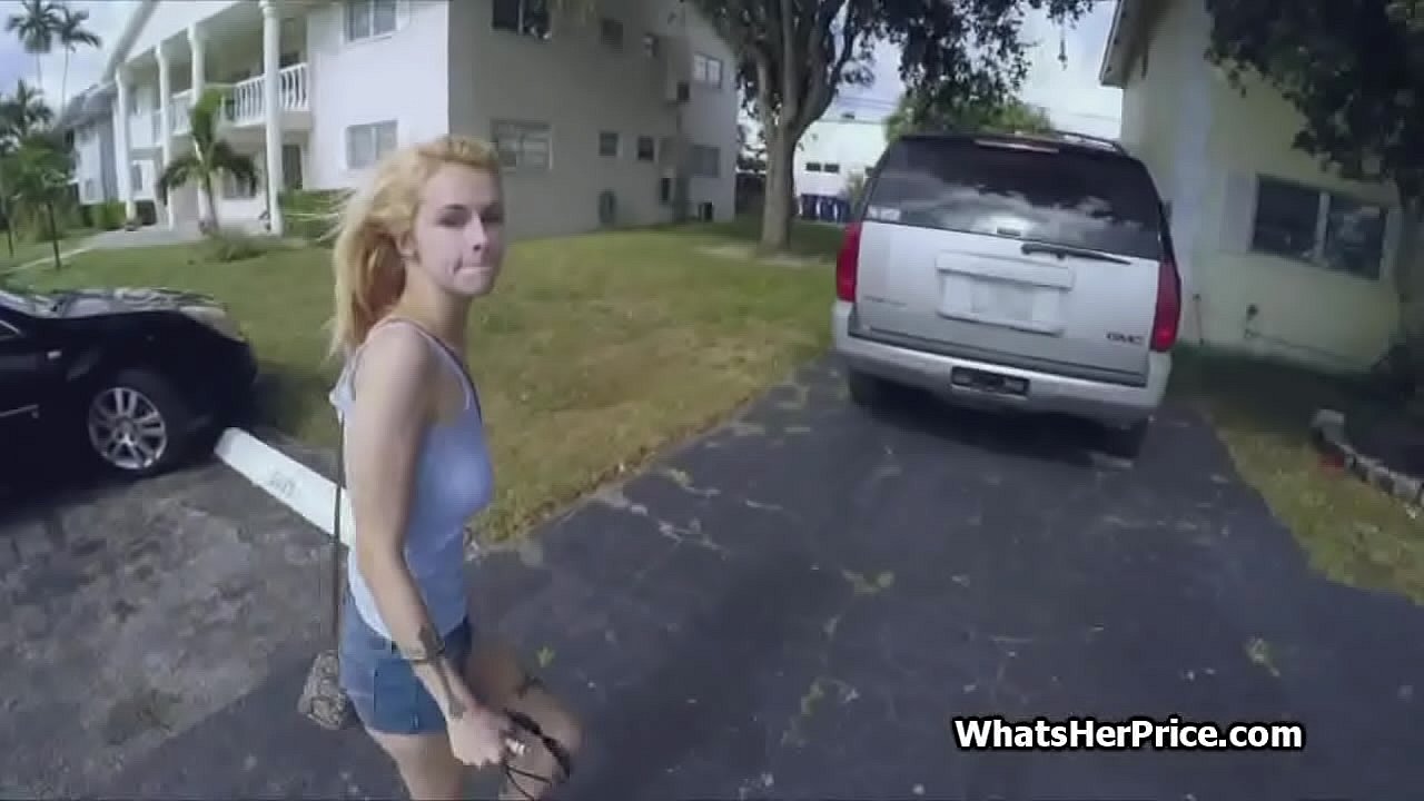 Picking up bigtit for a front seat blowjob