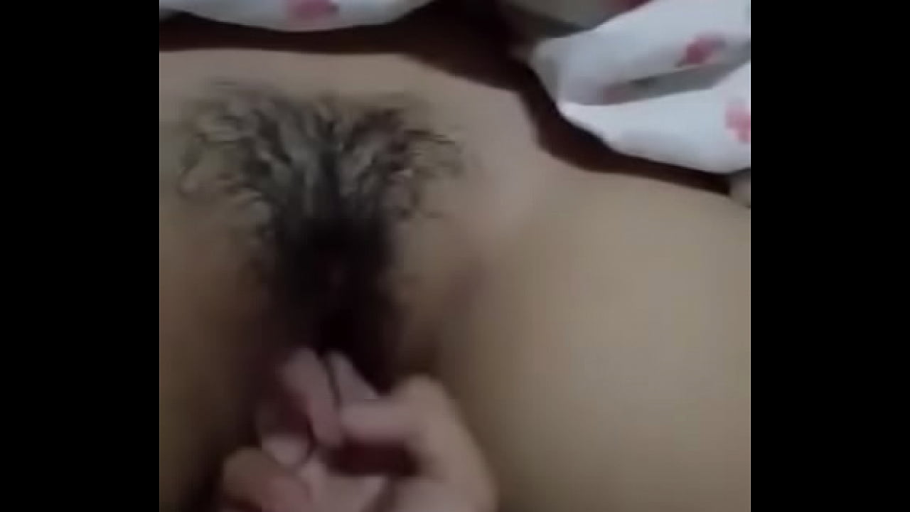 chubby filipina bitch fingered