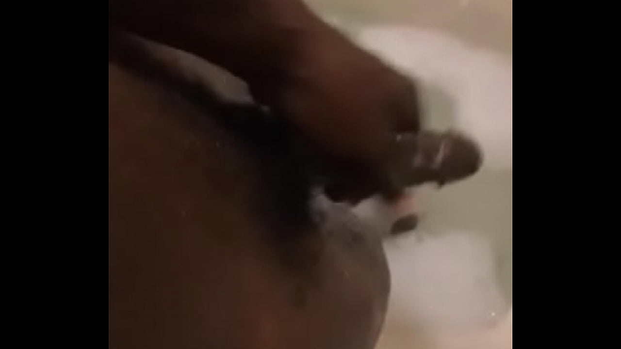 Jacking off in the tub