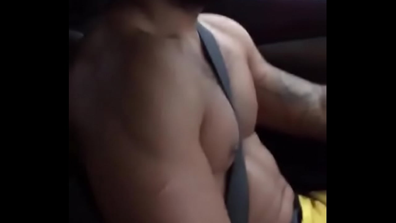 Sarado bate punheta no carro - Gayrotos - http://gayrotos.blogspot.com