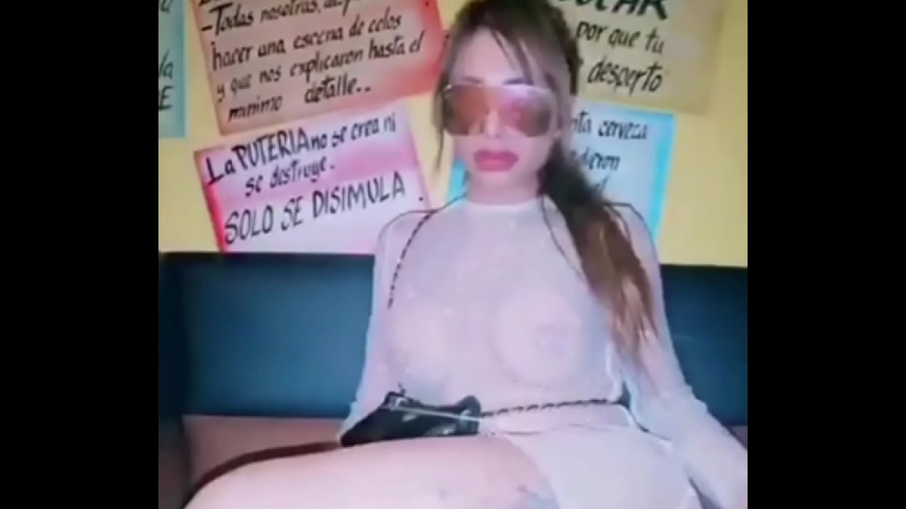 ME ENCANTA SALIR A LUGARES CON TANTOS HOMBRES VESTIDA PROVOCATIVA