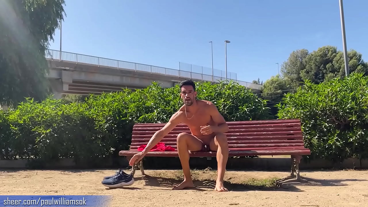 Fully naked on the park bench at broad daylight