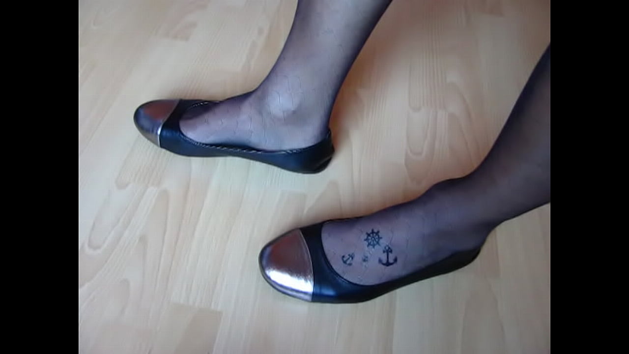 French Queen of shoeplay