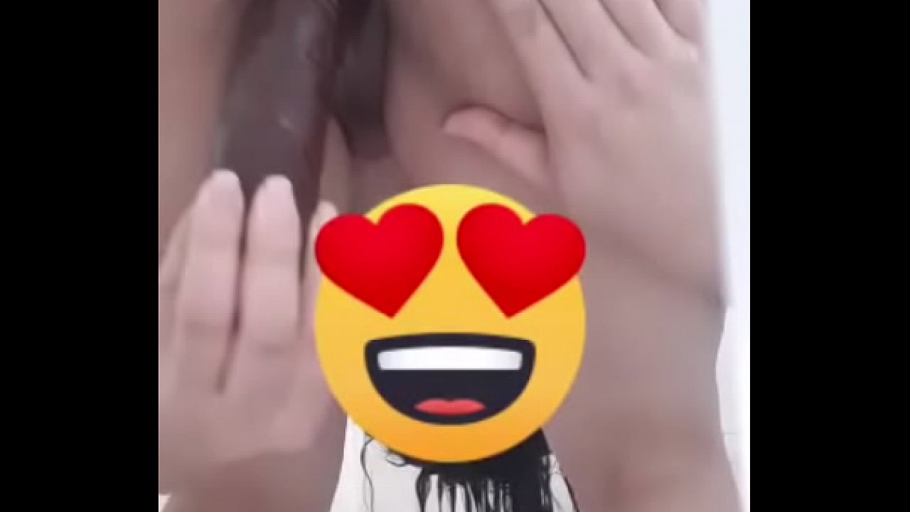 Mi mujer me envia video masturbandoce