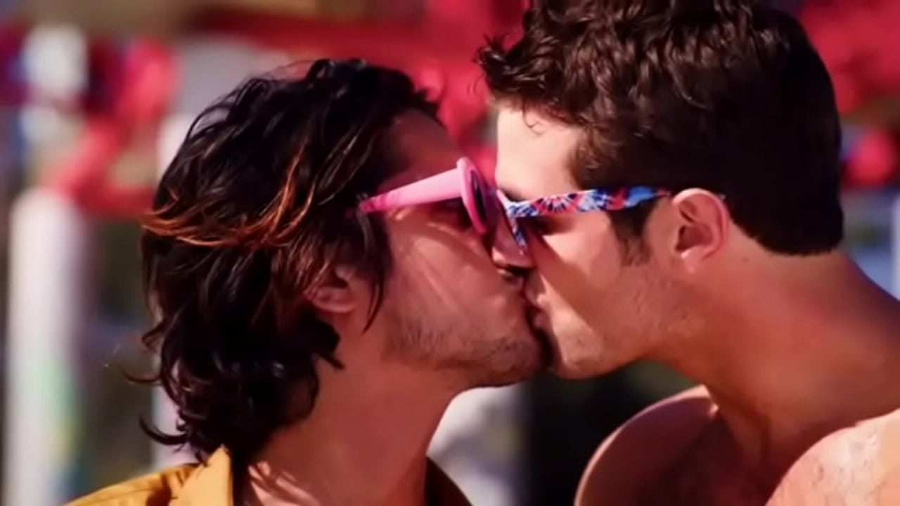 Gay Kiss from Mainstream Television - #7 | gaylavida.com