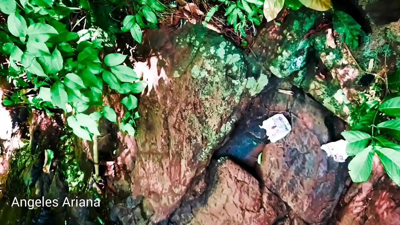 Haciendo trekking en Salto Mariposa, Pto.Iguazú Misiones, me encuentro con un misionero.Le pedí un favor anal.