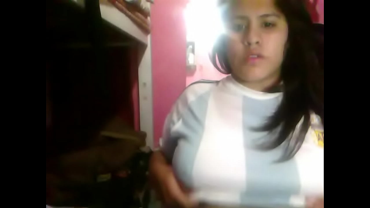 Puta mostrando tetas por Cam