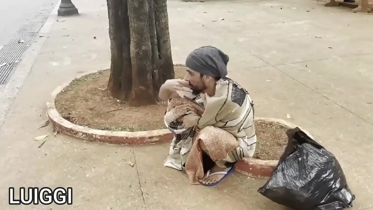 O moreno gostoso levou rola dura do cara de rua