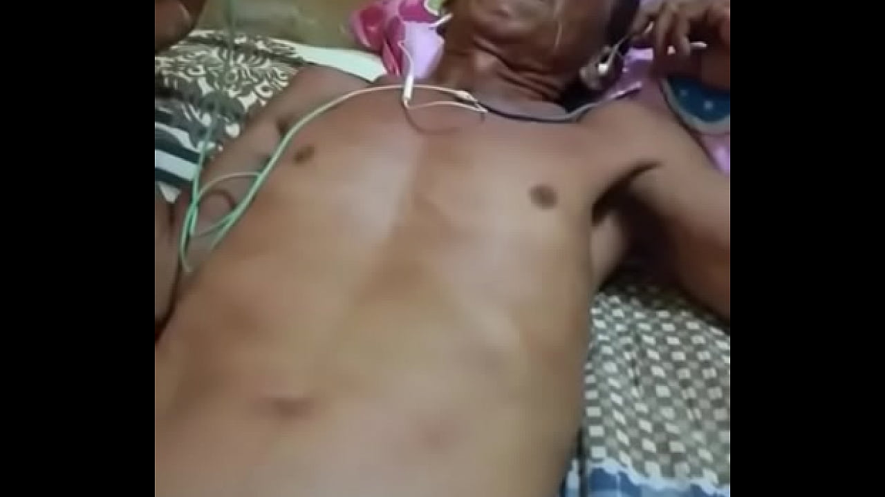 Gay khmer old man jerking off on bed