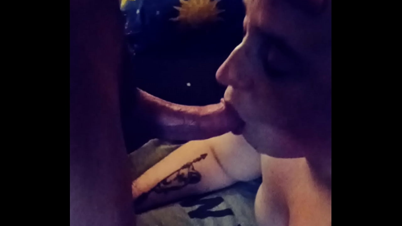 Amatuer blonde throat fuck