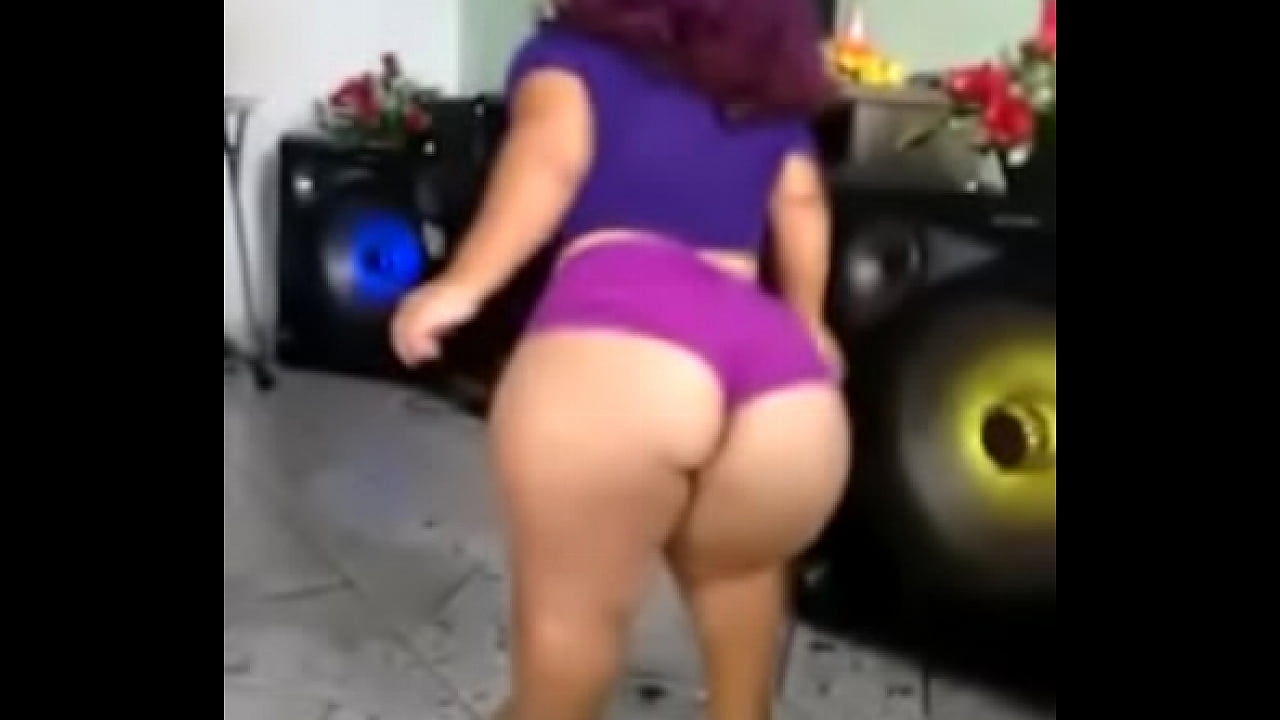 Midget brazilian big ass twerking