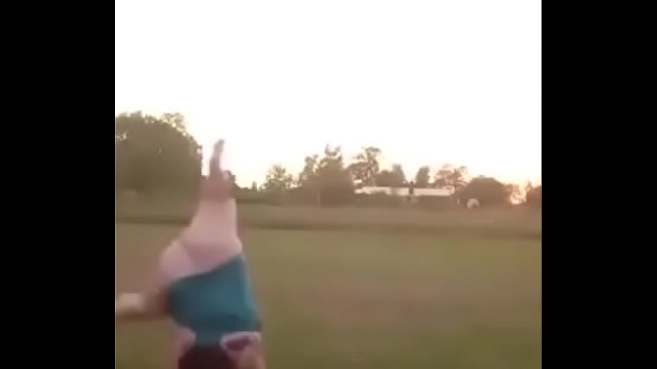 Big girl doin cartwheel