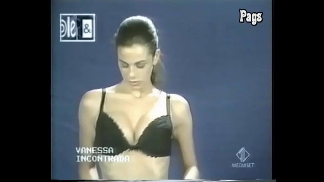 Vanessa Incontrada provino nuda