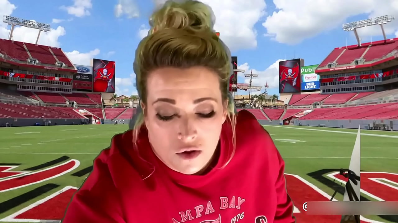 I work my pussy thinking about the Buccaneers winning