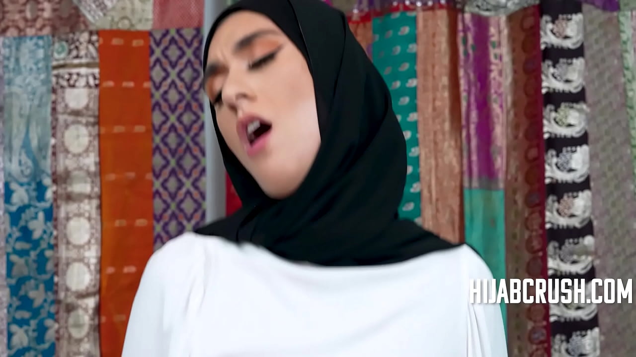 Teen In Hijab Wants That Dildo To Ber Her Crush's Dick