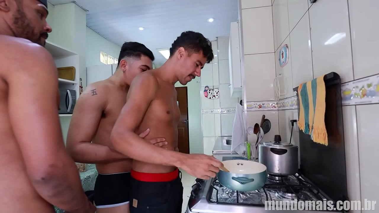 Man forgets the pan on the fire to bottom  with a man with a very big penis