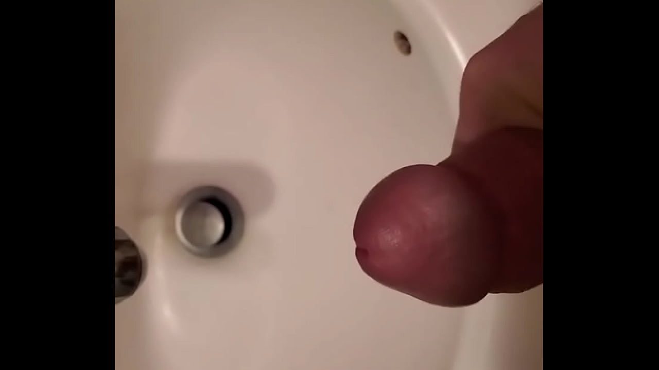 Stroking until i cum in sink