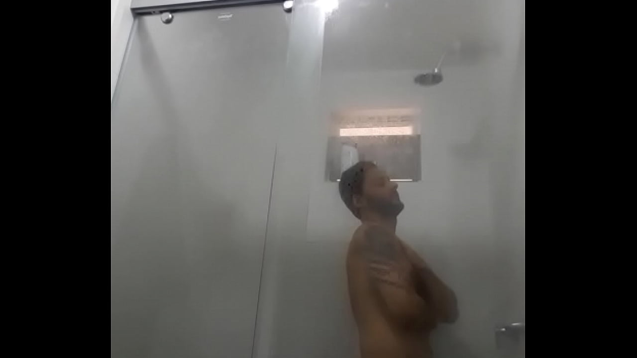 Quick shower big dick