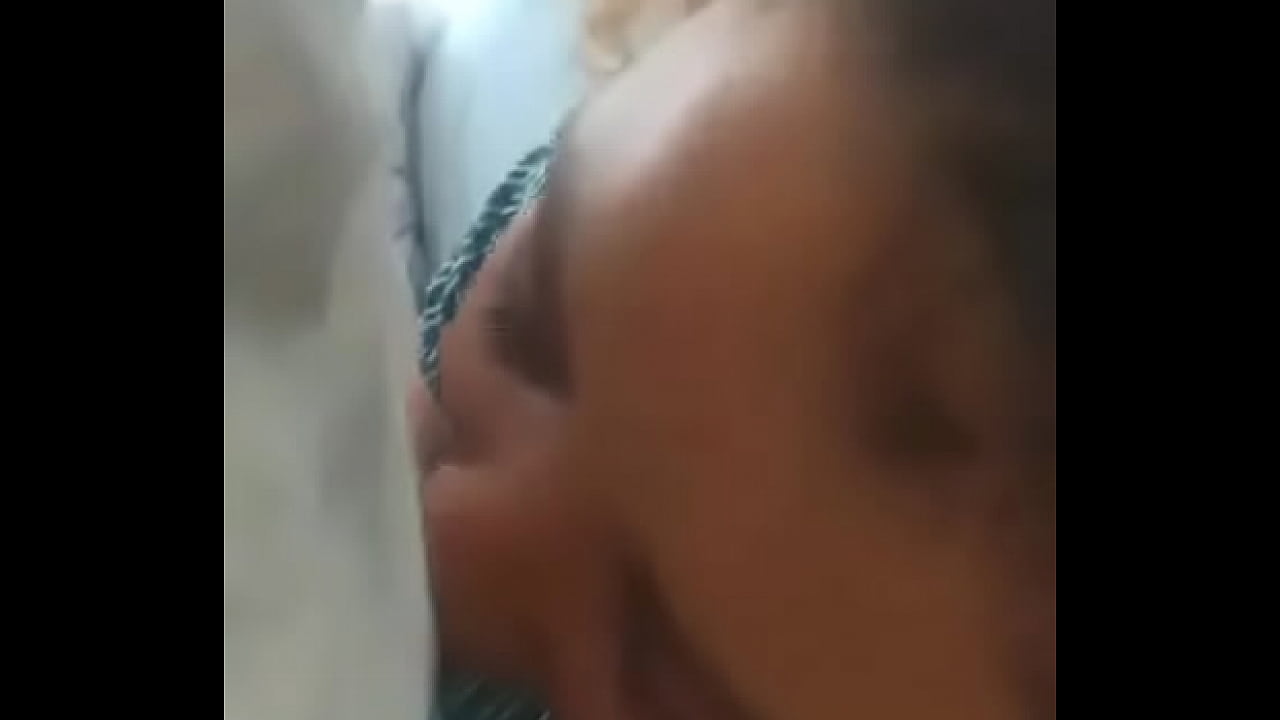 Puta de Tinder sucking Dick