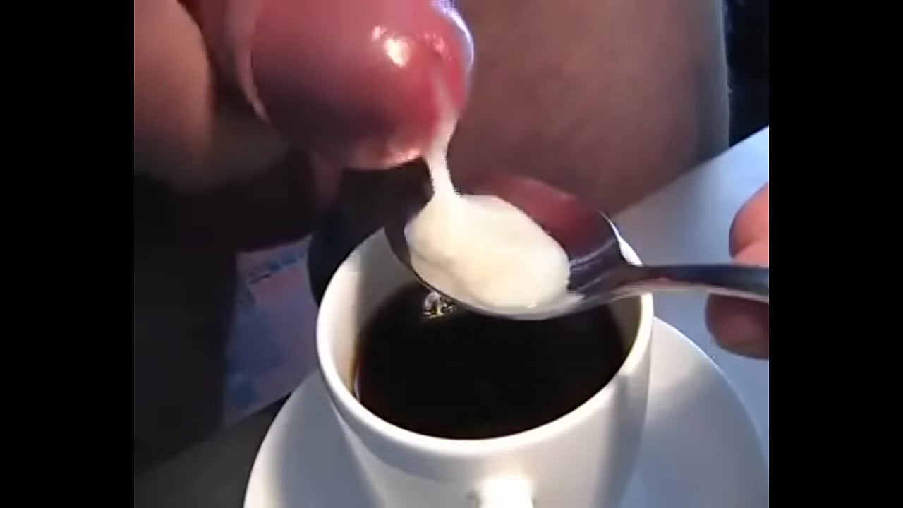 Haciendo un cafe cortado