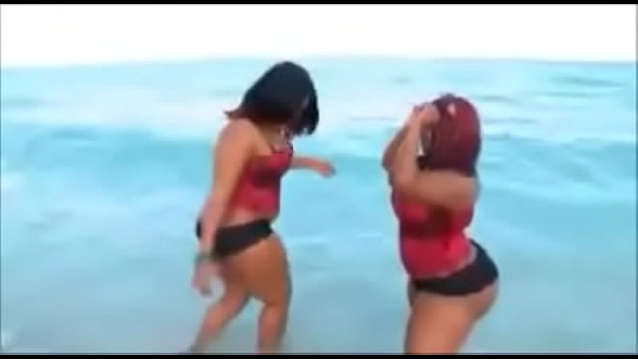TWO BIG ASS AT THE BEACH