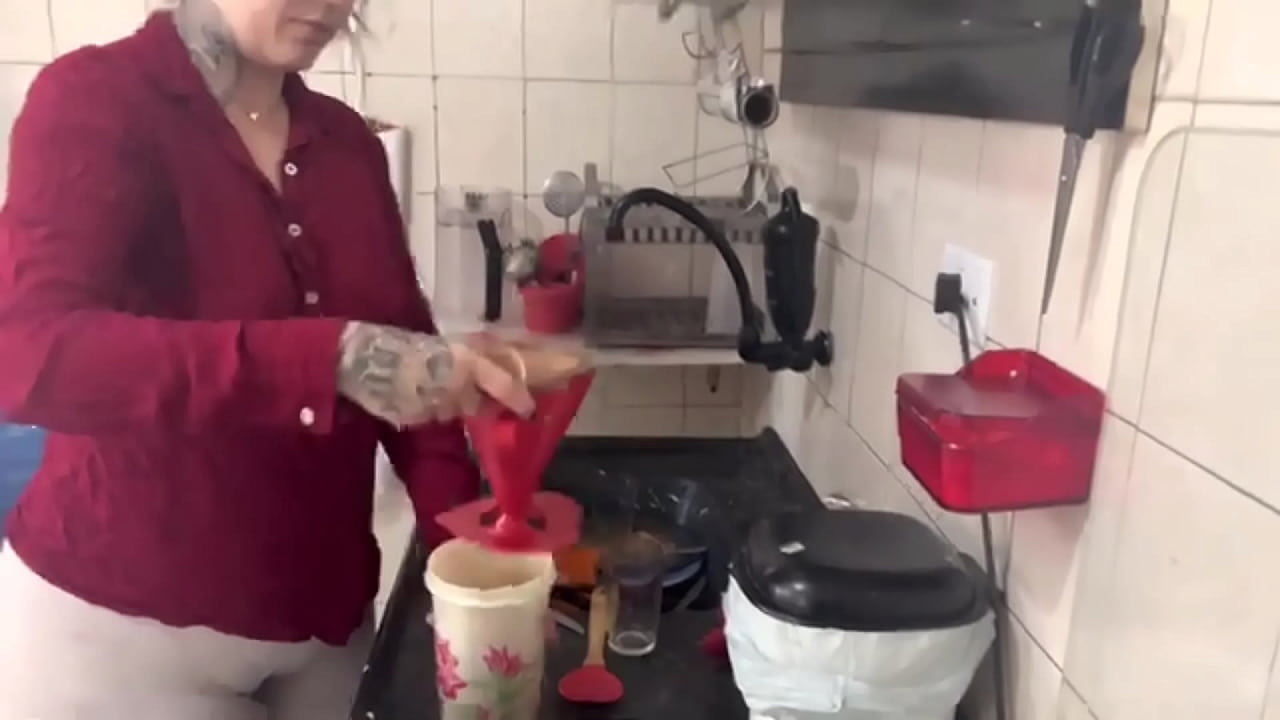 Preparando um cafezinho da manhã daquele jeito que vcs gostam