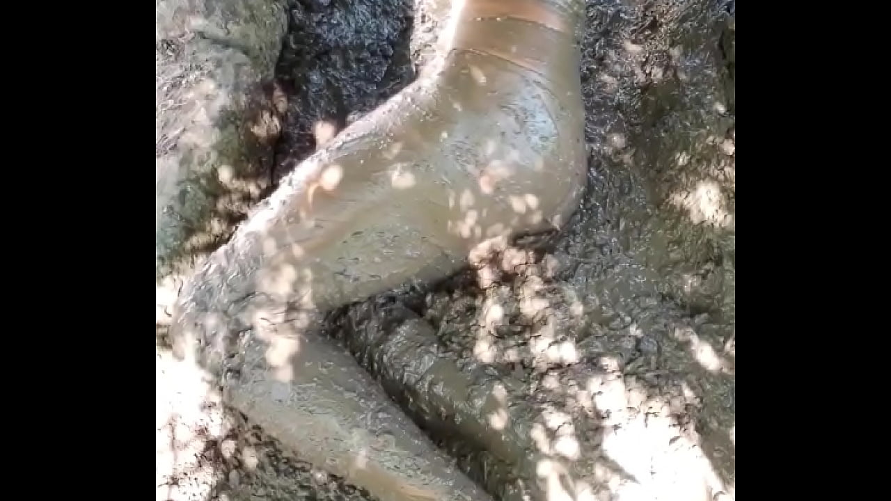 Mudding nude