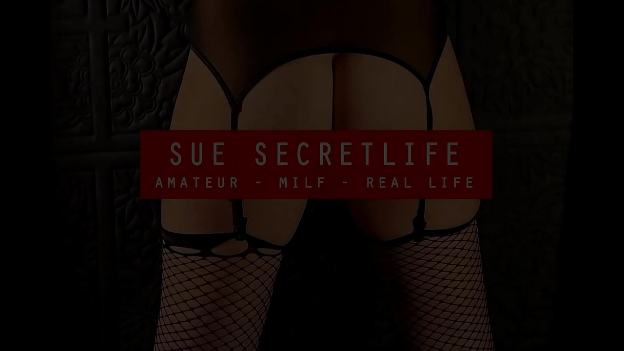Milf Sue Secretlife - squirting at the bed after playing with my toy