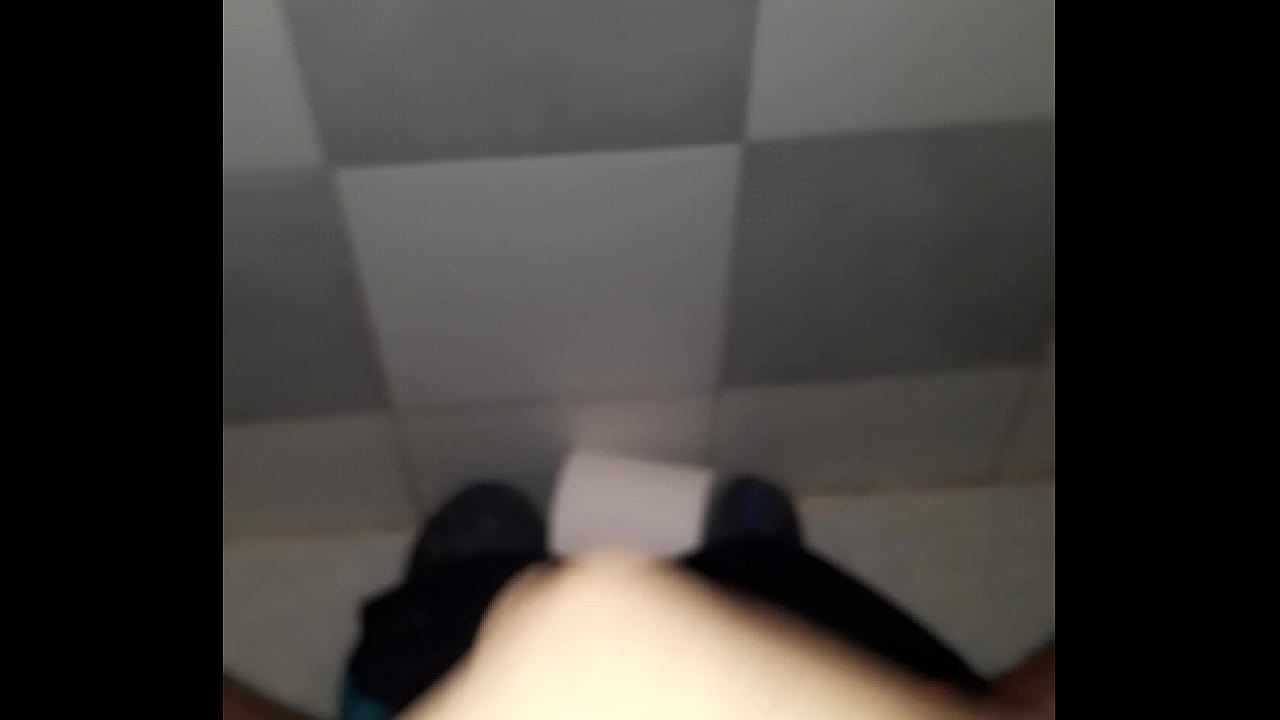 Me masturbo en el baño