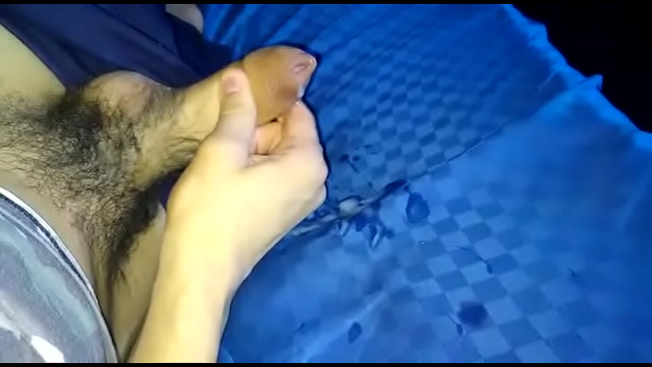 Me pajee con mi tio en la otra cama