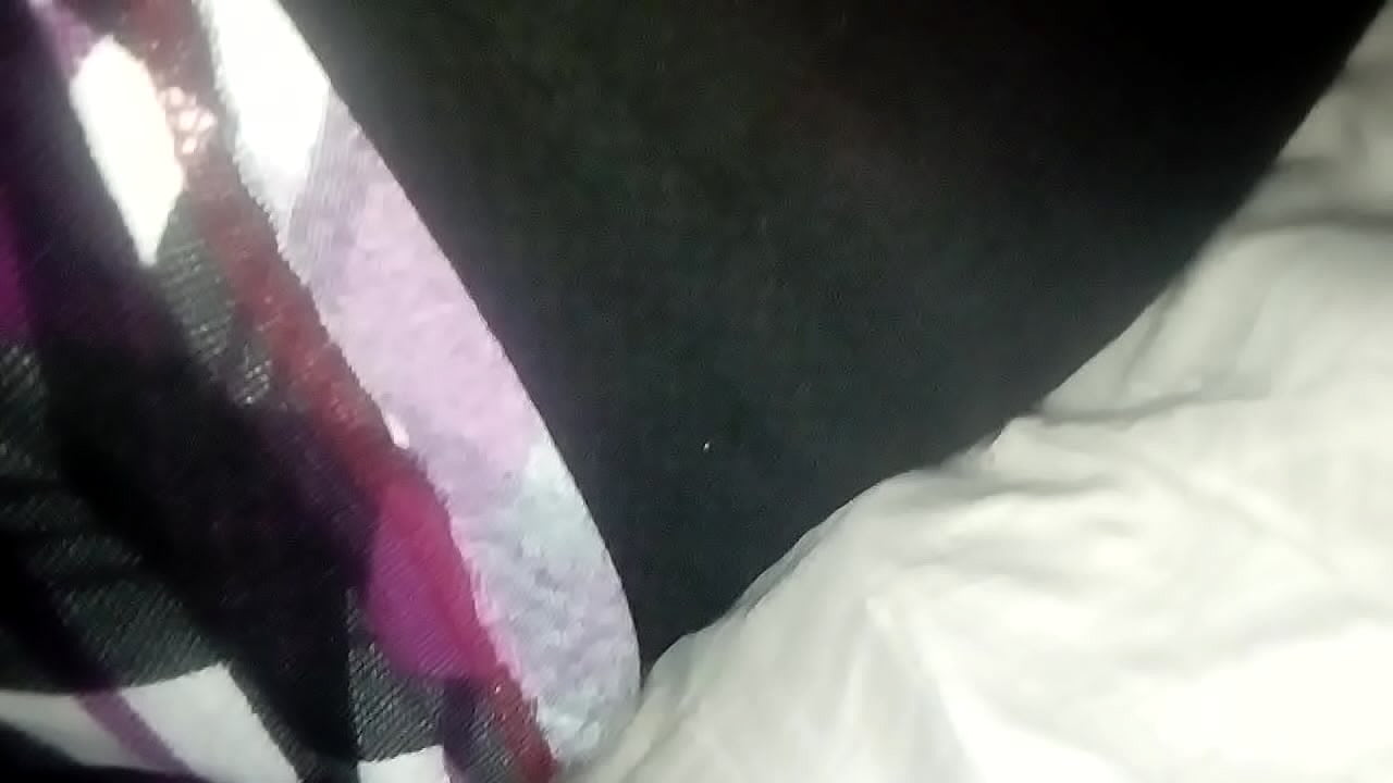 se le transparenta su pantaleta a mi novia en la cama