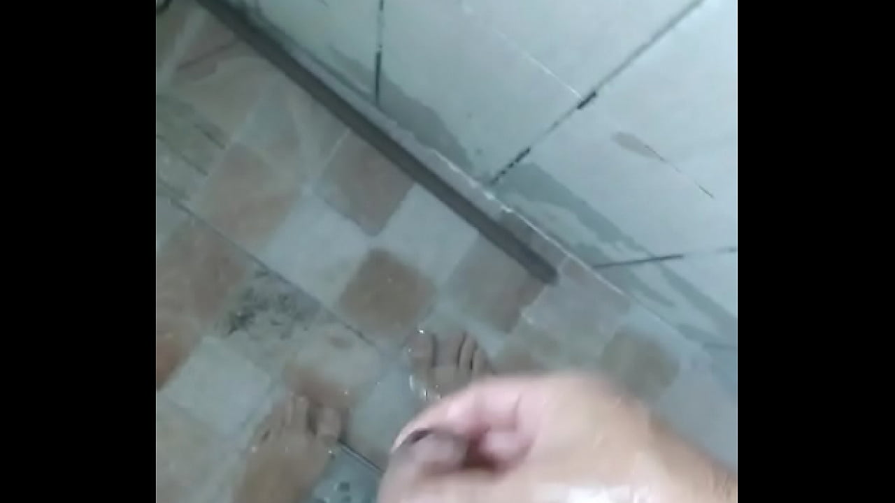 Cleaning my cock ??