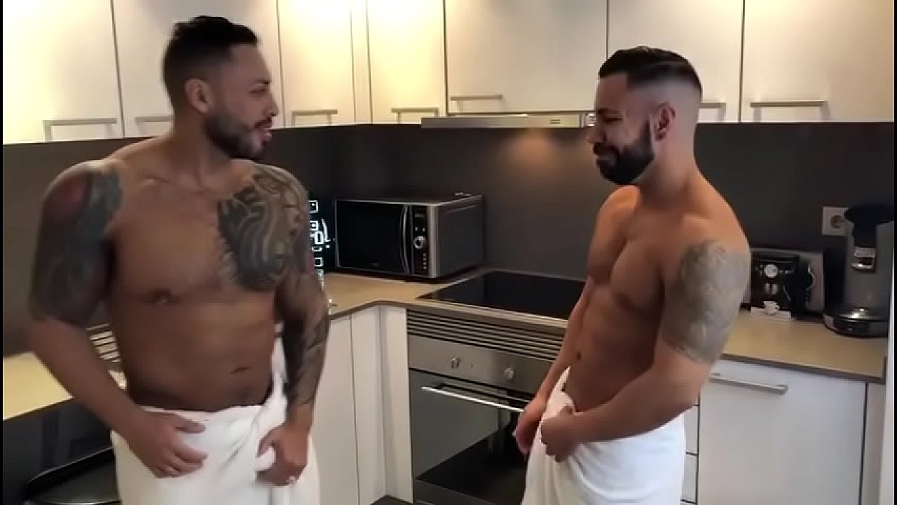 Noel Santoro and Viktor Rom very hot in the morning hunk muscle