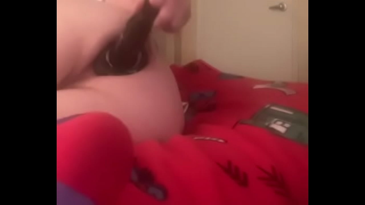 Transgender holds asshole open with tunnel plug and fucks it with a dildo to make sloppy noises