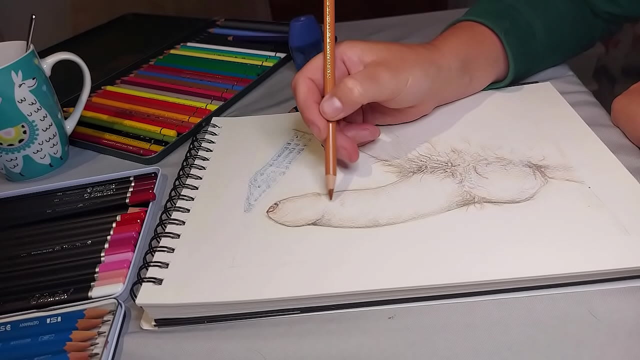 Cinnamonbunny is drawing and coloring a dick