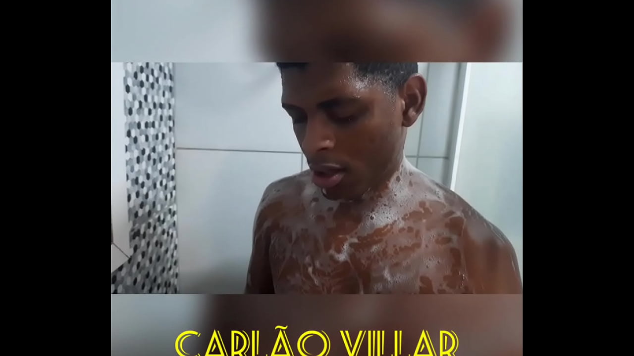 nem o banho apagou o fogo e ficou duro no banhoooo, esse carlão villar não tem jeito kkkk