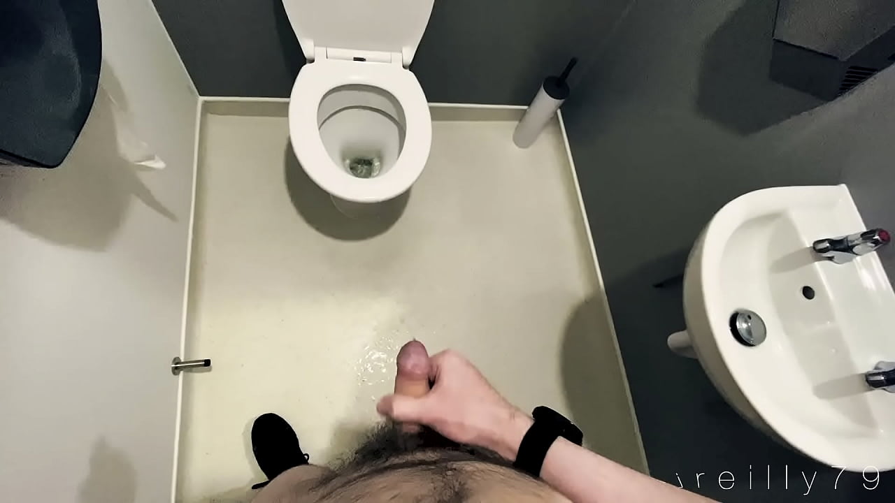 jjreilly79's filthy piss wank all over a public toilet