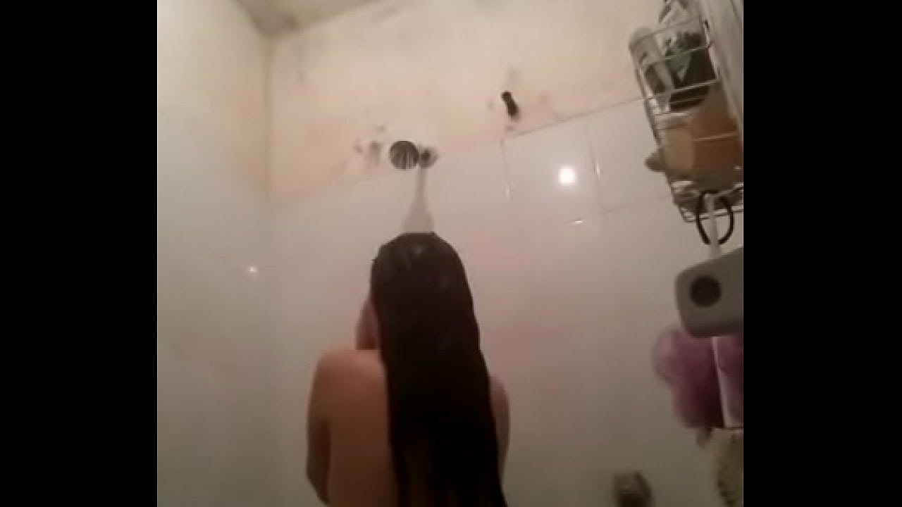 Bañandome para mi amante