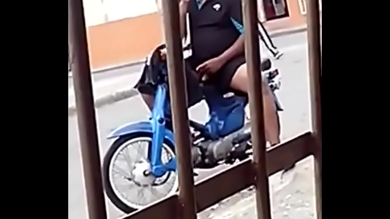 Dominicano se pajea en la calle