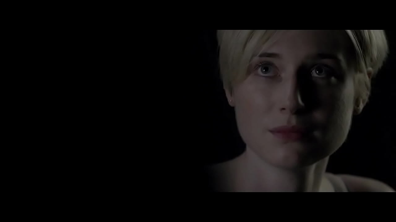 Elizabeth Debicki Looking Sexy in The Night Manager