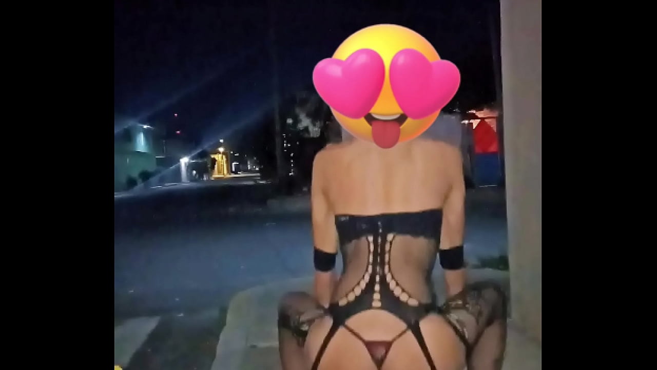 PuccaHotWife Sali a caminar como toda una golfa zorrita en tacones altos