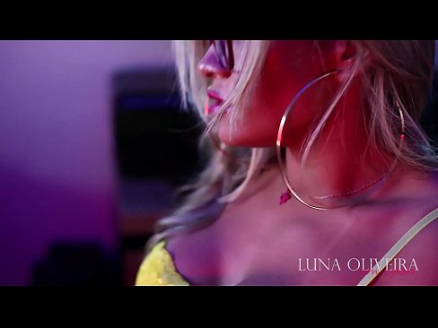 Luna Oliveira se masturbando gostoso assistindo aos videos da Xvideos - Completo no XVIDEOS RED - HD