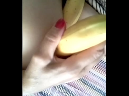 Mi masturbo con le banana - anal estremo